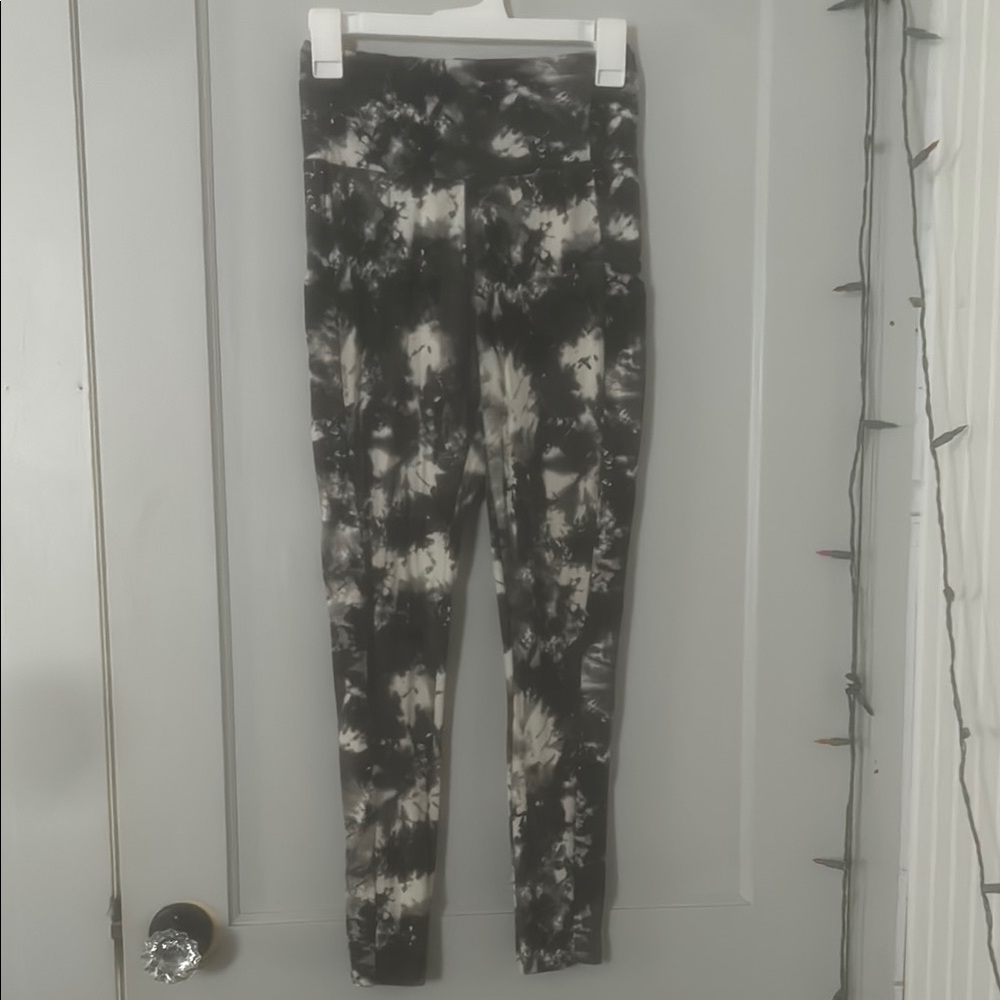 Black and White Tie-Dye Leggings